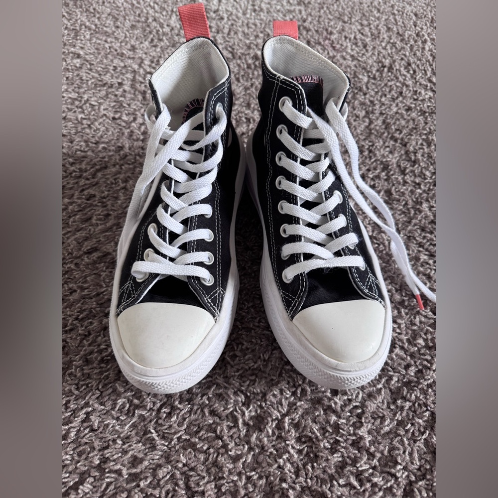 Converse Black and White Sneakers Classic Style - Picture 2 of 4